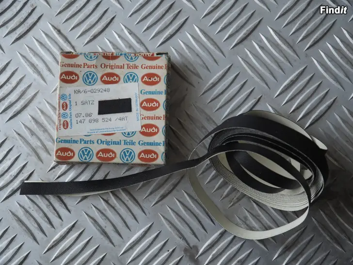 Säljes Volkswagen 1986 koristeteippisarja musta 811853431 / 4AT