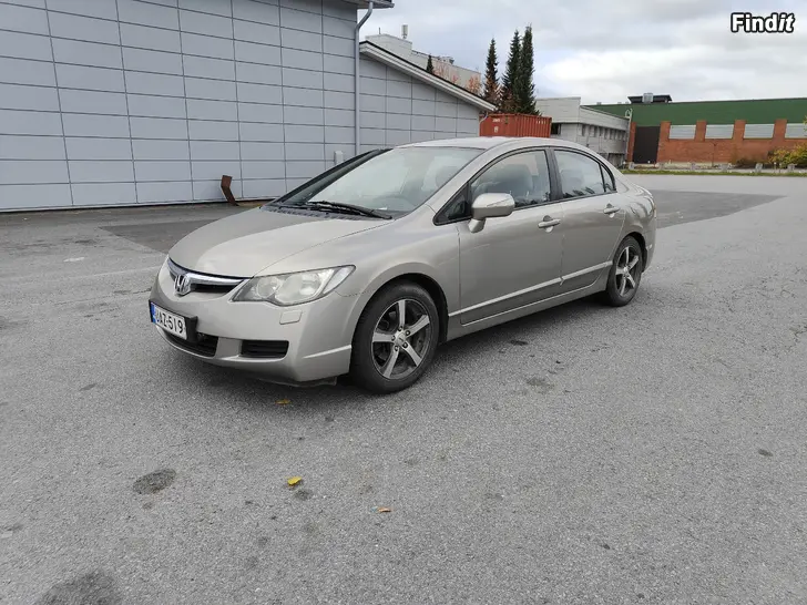 Myydään Honda Civic 1.8