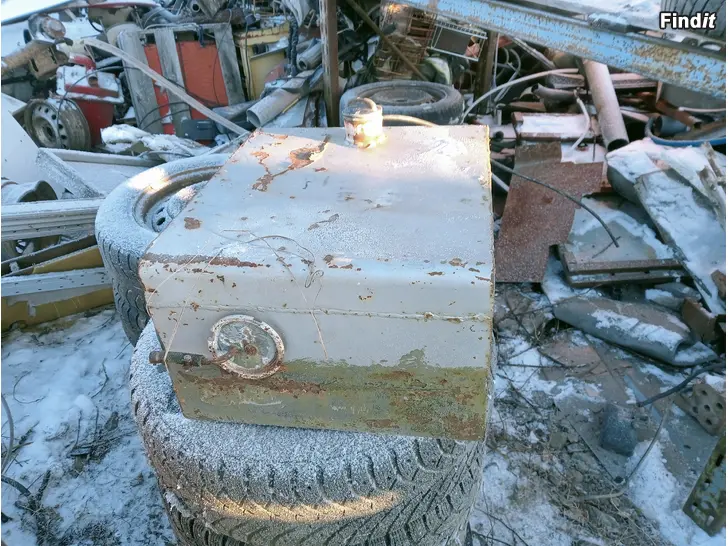 Myydään Tankki omavalmista mitat 45-40-25 cm