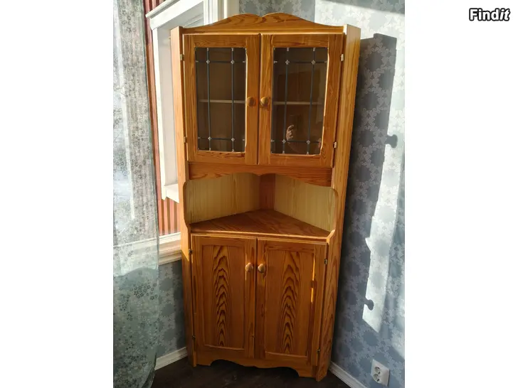 Myydään Kulmakaappi