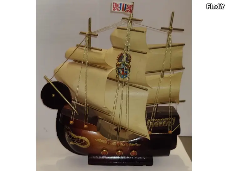 Myydään Hieno koriste puulaiva