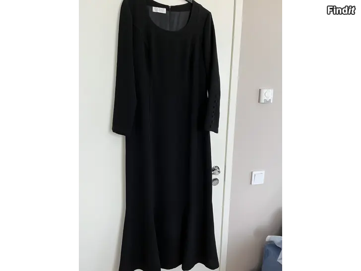 Säljes Svart långklänning