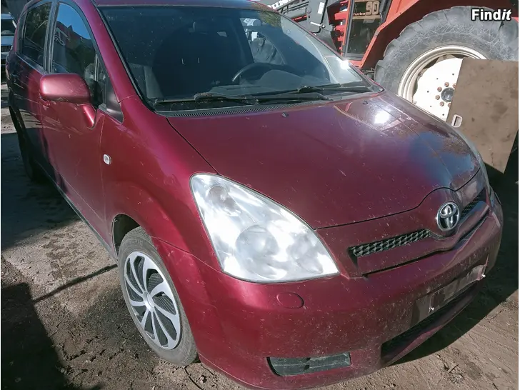 Myydään Toyota Corolla Verso 1,8 manuaali 2005 varaosina