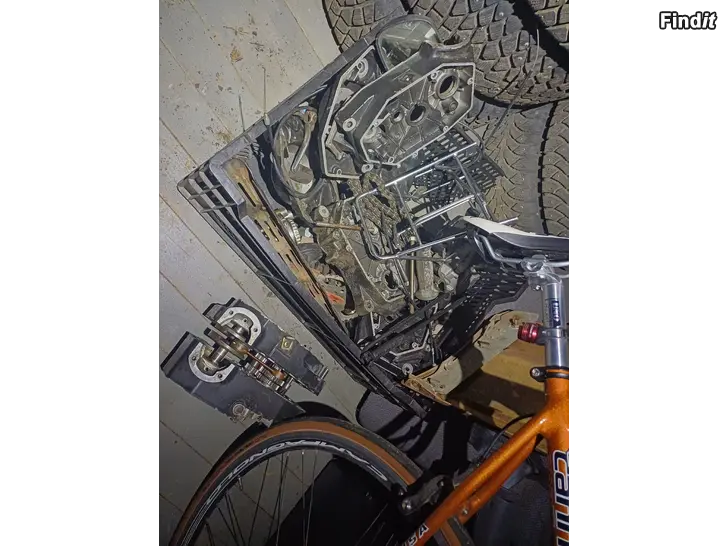 Myydään Tunturi mopojen osia