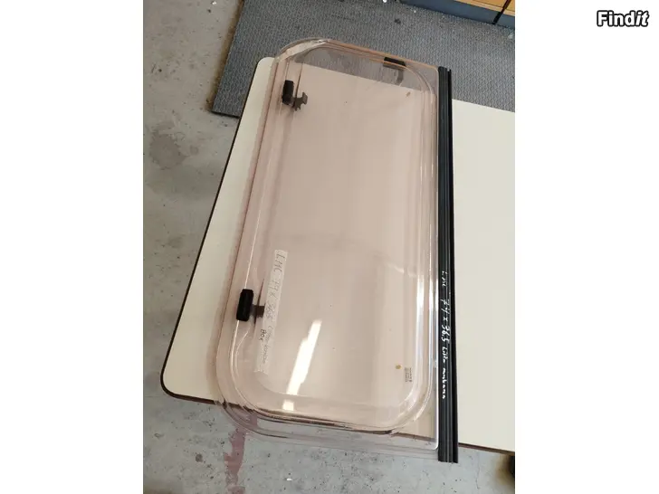 Myydään Asuntovaunun ikkuna 74x36.5