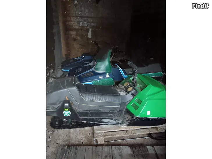 Myydään Säljes 7 gamla snöskotrar