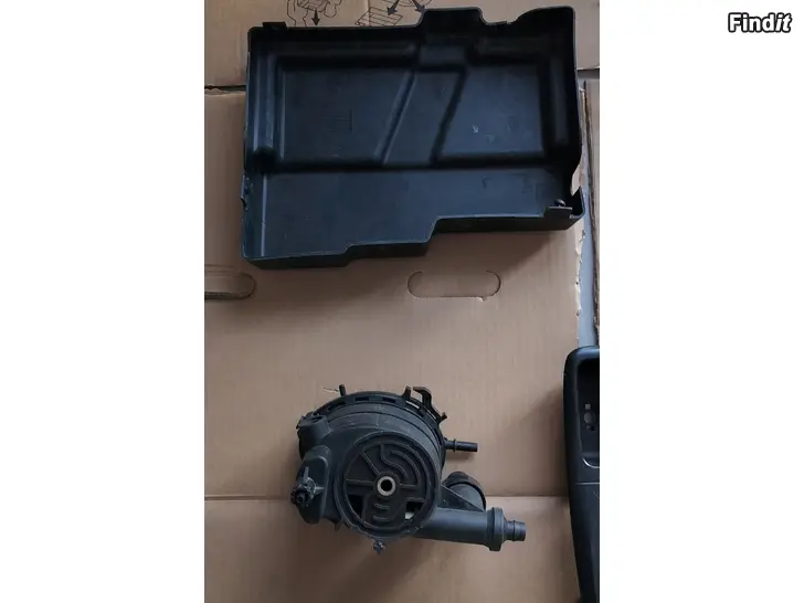 Myydään Akkukotelonkanssi dieselsuodatimenkotelo