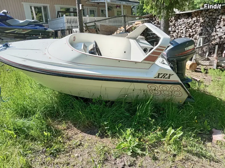 Säljes Xrx 888 + 9,9 yamaha