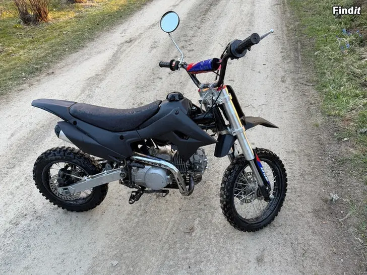 Myydään BSE Minicrossi