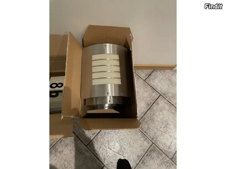 Myydään Myydään ulkovalaisimia