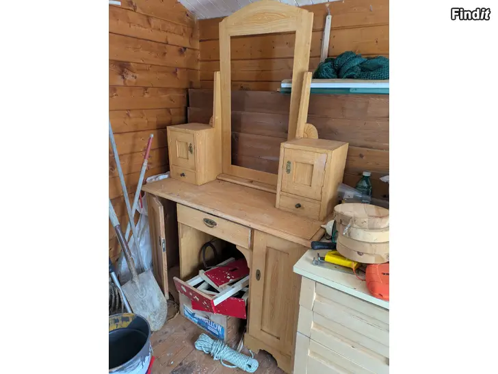 Säljes Spegelbord för den som vill fixa