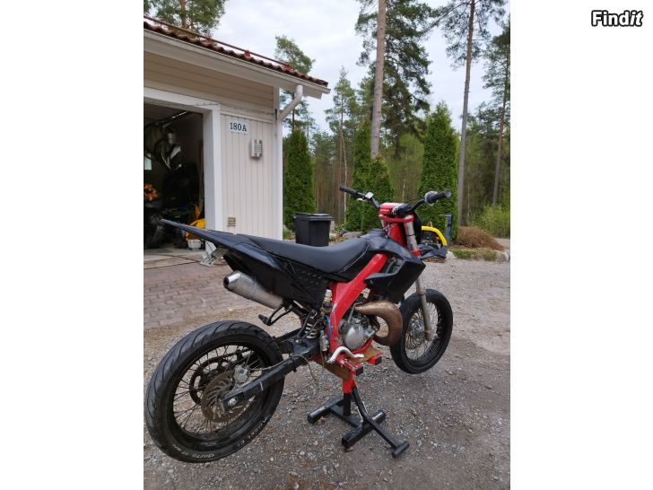 Myydään Derbi DRD Pro osissa myyntiin Derbi DRD PRO säljes i delar
