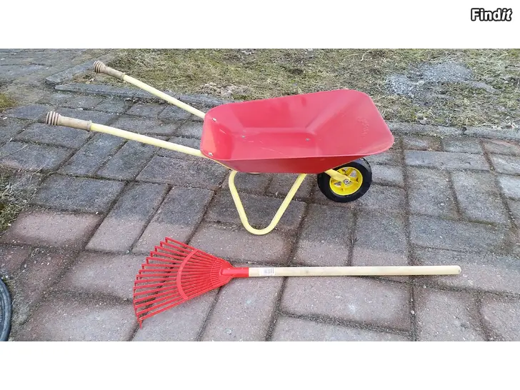 Myydään Lasten metalliset kottikärryt ja Plasto muoviharava -hinta 12e