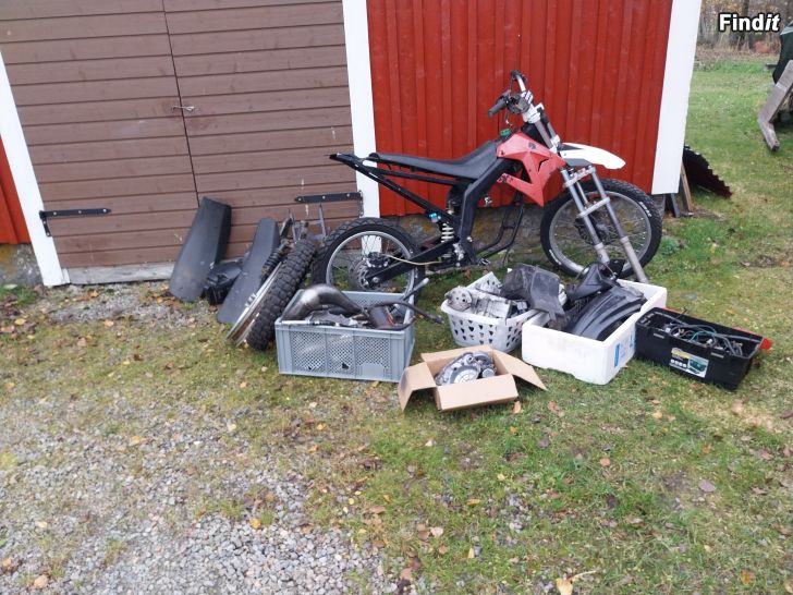 Myydään Moped delar