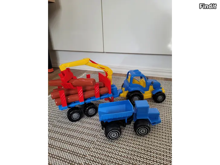 Myydään Traktori, tukkikärry ja Plasto-kuorma-auto