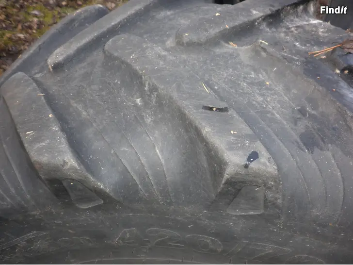 Myydään Traktorin renkaat Taurus Point 70 420/70R24