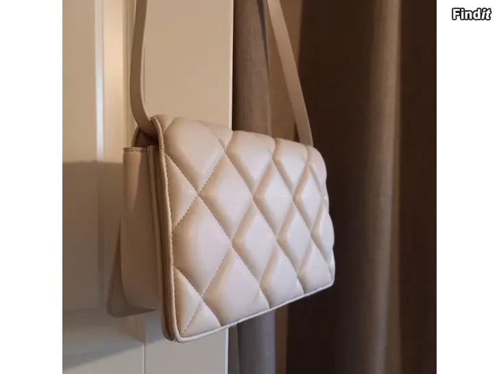 Myydään Uusi laukku, kerman vaalea