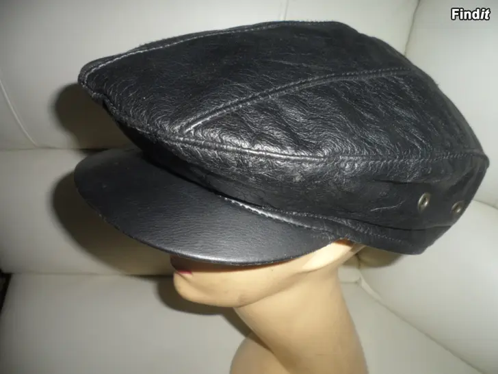 Myydään Nahkalippis lämmin musta Unisex