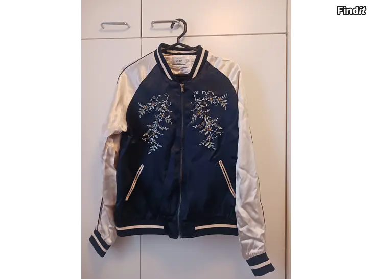 Myydään Naisten only kesätakki L koko  kukkakuvioinen