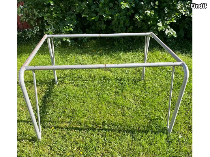 Säljes Metallstomme för terrassbord