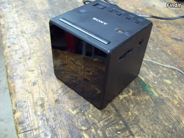 Säljes Sony kelloradio