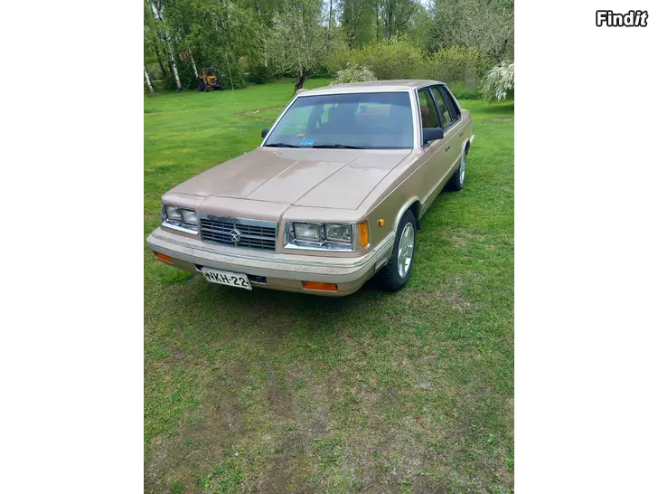 Myydään Dodge 600 SE