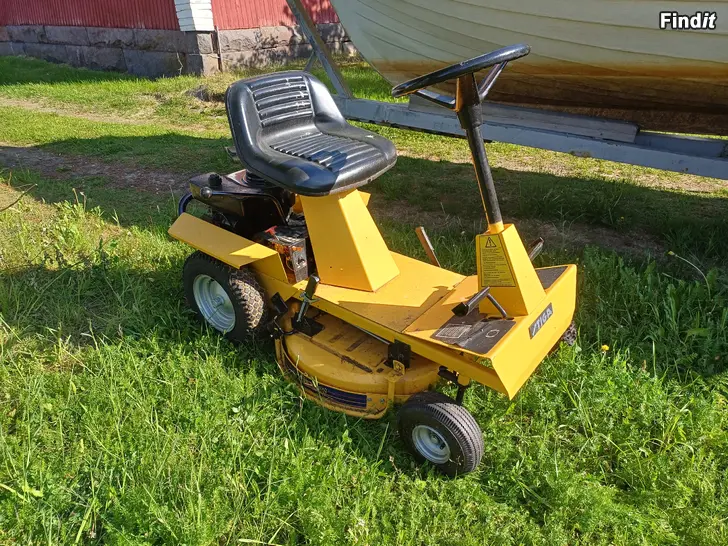 Myydään Stiga ajoleikkuri