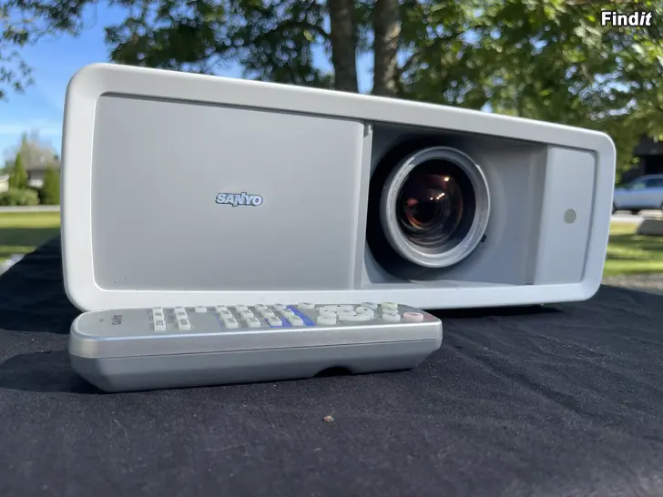 Säljes Videoprojektor, vit