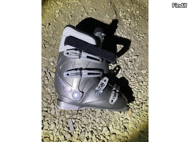Myydään Slalomskidor  monor säljes