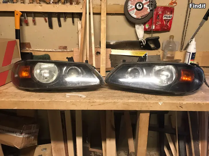 Säljes Nissan Almera strålkastare