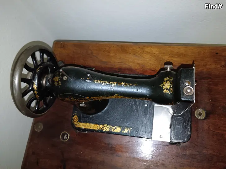 Myydään Singer antiikki ompelukone