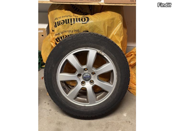 Myydään Volvo S60 16 4x nastarenkaat vanteilla
