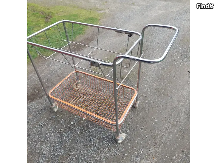Myydään Pyörillä oleva vaunu