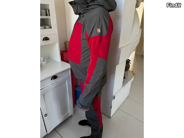 Säljes Fjällräven Dräkt