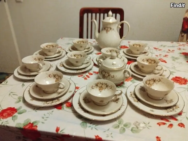 Myydään Arabia Raija astiasto 10 hengelle