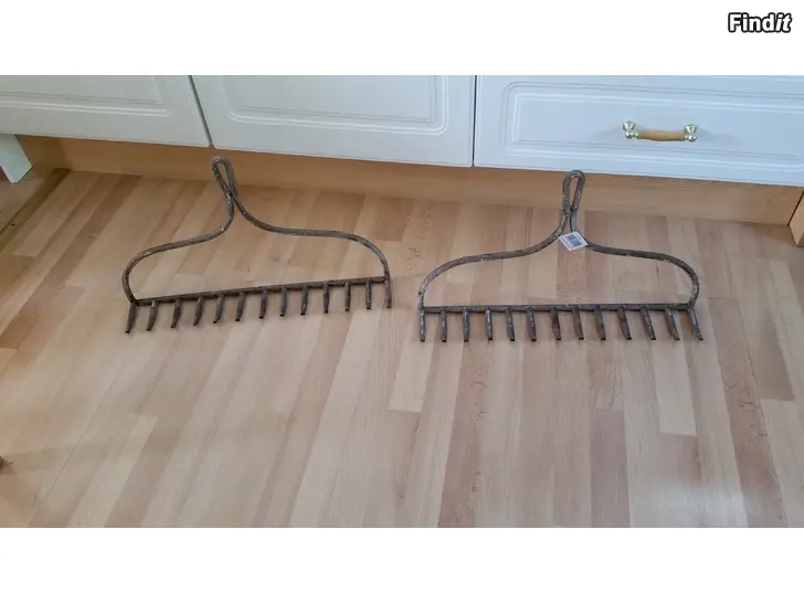 Myydään haravanaulakko metallia 2 kpl yht 8e