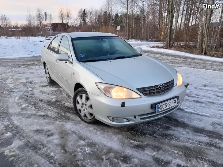 Myydään toyota camry 2,4l