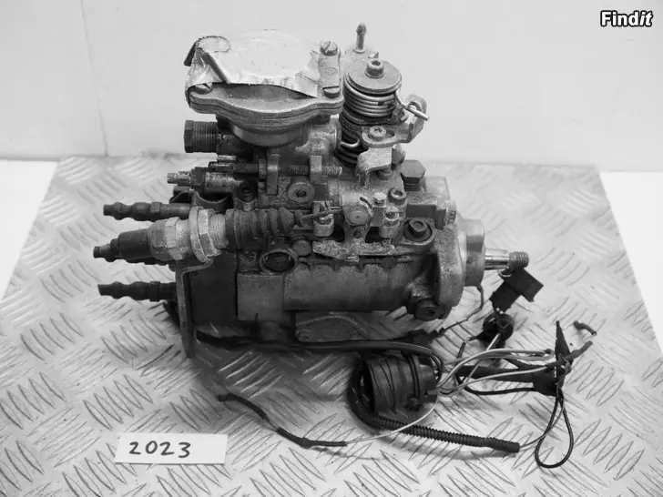 Myydään Volkswagen 1.9 TD 92-98 osina myytävä jakajapumppu Bosch VE 0460494413 VW 028130081