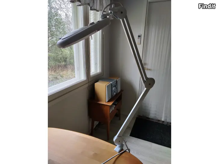 Säljes Lampa med förstoringsglas