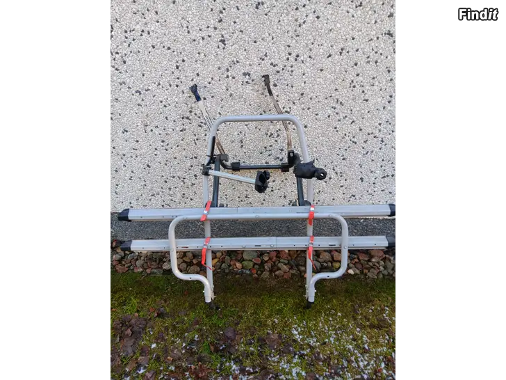 Myydään Pyöräteline kia carens