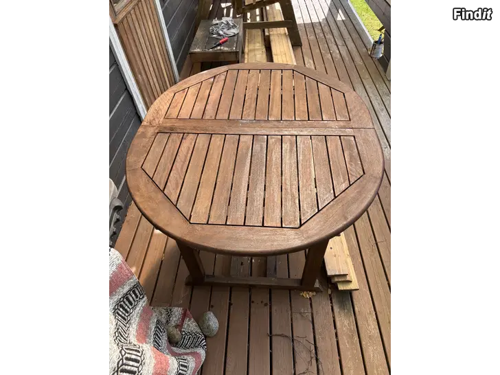 Säljes Trädgårdsbord och stolar