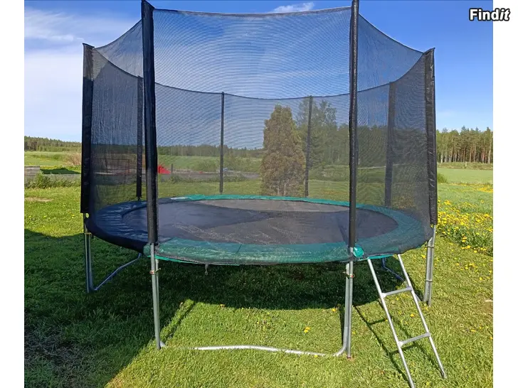 Myydään Trampoliini n. 4m