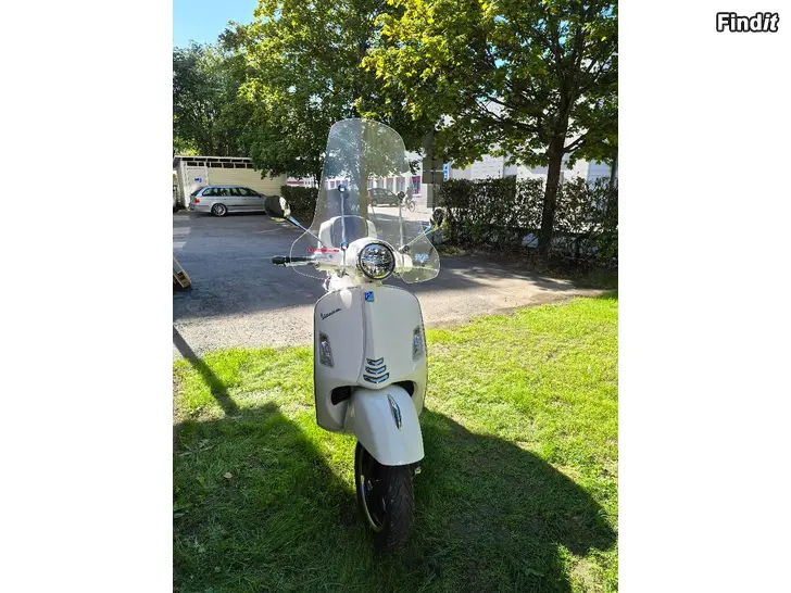 Säljes Piaggio Vespa GTS 300. Kört 742 km