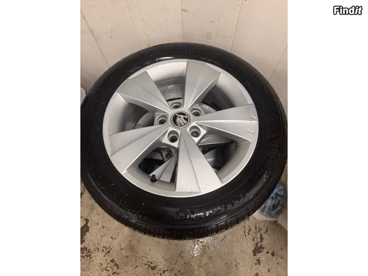 Säljes Skoda oem fälgar och nya kumho däck