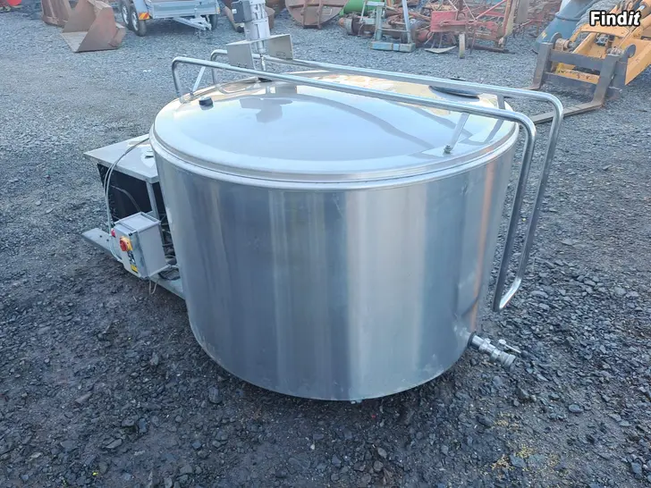 Myydään Maitotankki 1400L