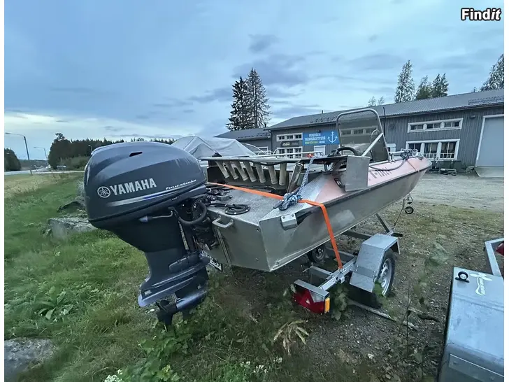 Säljes Buster R/traileri/moottori paketti