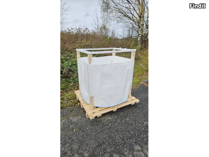 Säljes Vedhäckar  hållbar, stapelbar och platsbesparande förvaring av brännved