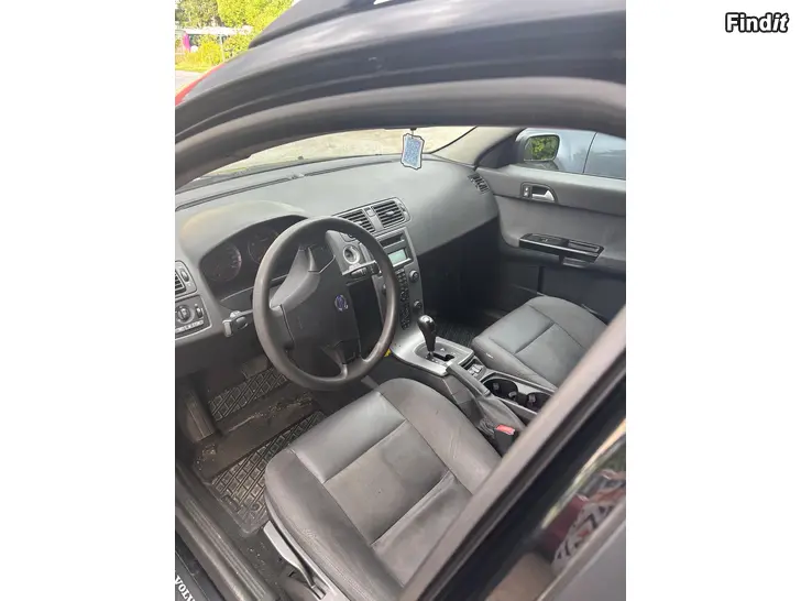 Myydään Hyvä volvo v50.2004.lue ilmoitus