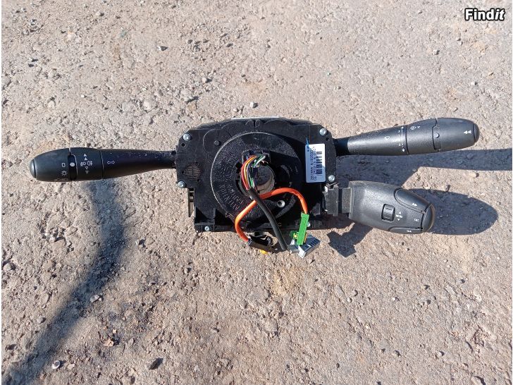 Myydään Peugeot 407 2007 monitoimivipukeskus 96611305XT