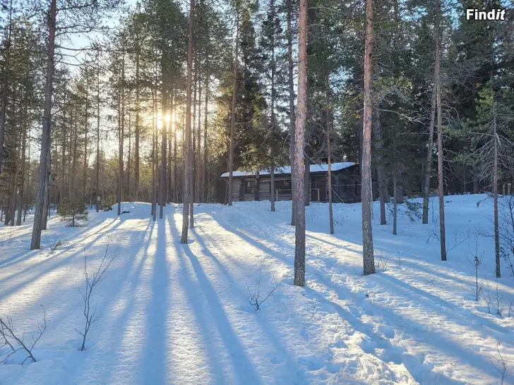 Vuokrataan Ruka kelomökki järven rannalla